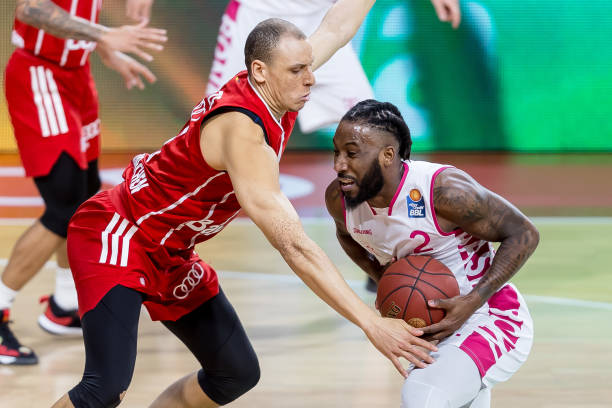 英超防线需 英超防线需