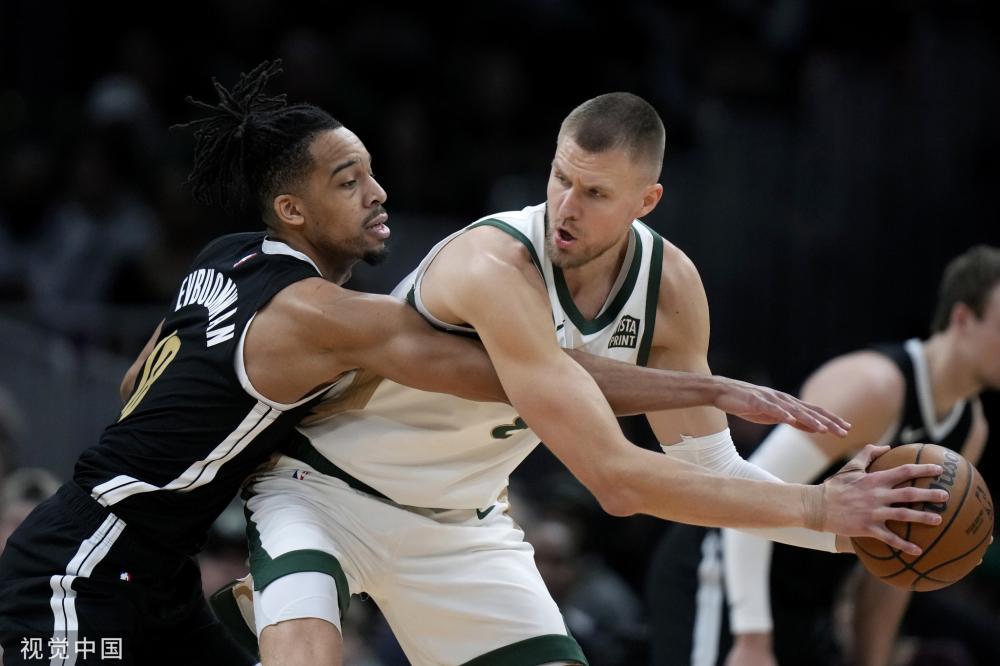 他在攻防两 他在攻防两